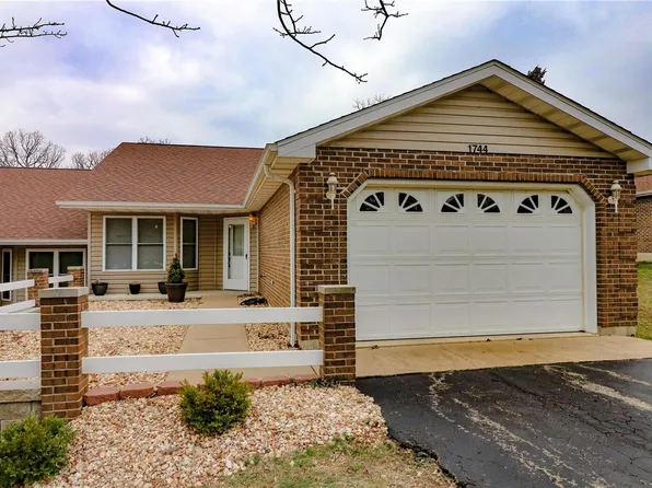 1744 Napoleon Dr, Bonne Terre, MO 63628