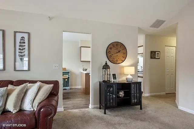 1249 Orleans Dr — Photo 6