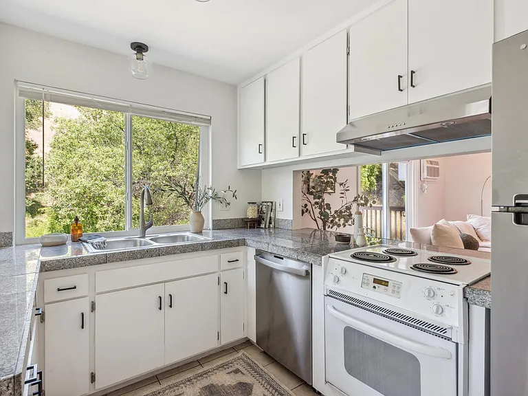146 Ascot Ct #3 — Photo 7