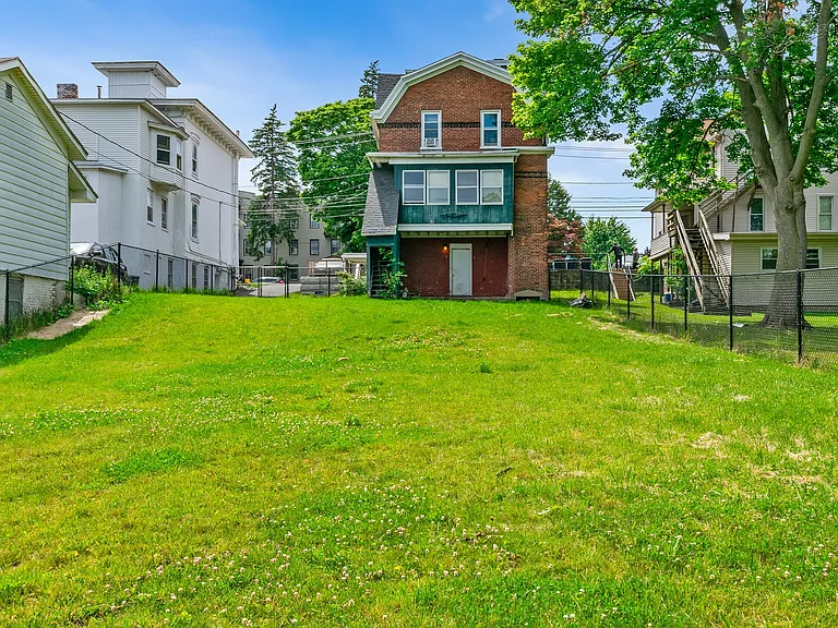 39 Genesee St #TOP — Photo 4