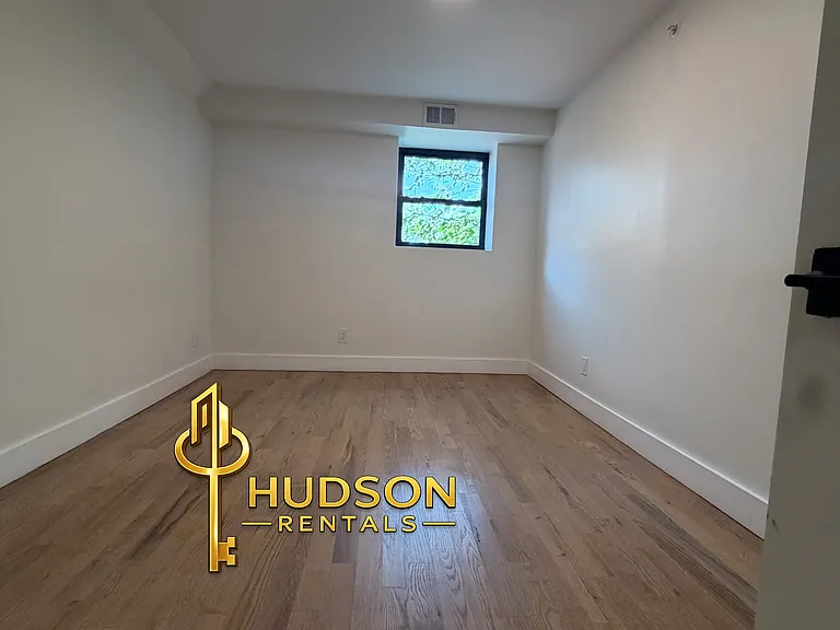 850 Westside Ave #15 — Photo 5