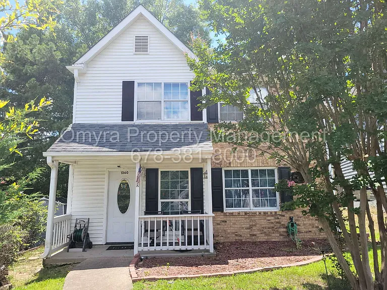 1060 Hillsborough Chase NW — Photo 1