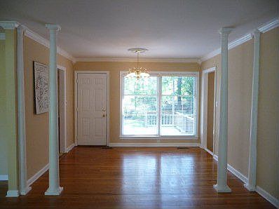 4th image of 2301 White Oak Dr