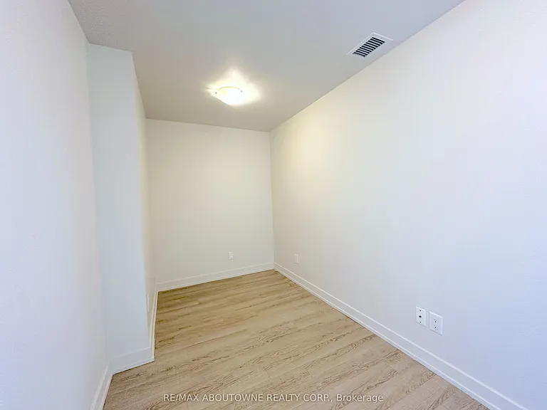 763 Woodbine Ave #605 — Photo 8