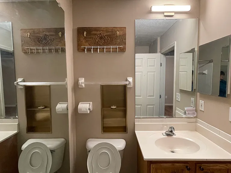 7740 Livingston Dr — Photo 13