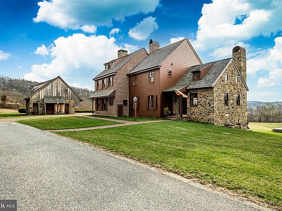 2nd image of 202 Privet Ln