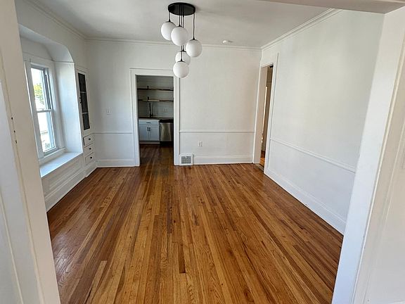 5th image of 2173 Wyandotte Ave