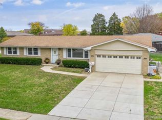 95 Pauline Dr, Elgin, IL 60123