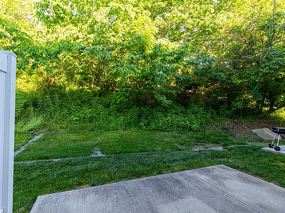 5th image of 8 Sassafras Ln