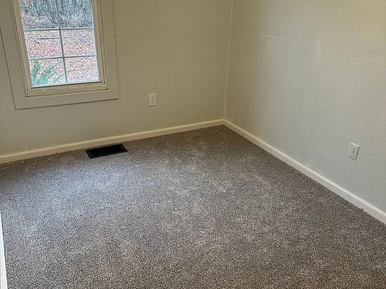 1341 Lengel Ave #1 — Photo 8