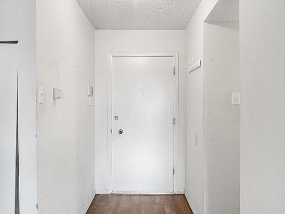 5th image of 4713 Sarasota St NE