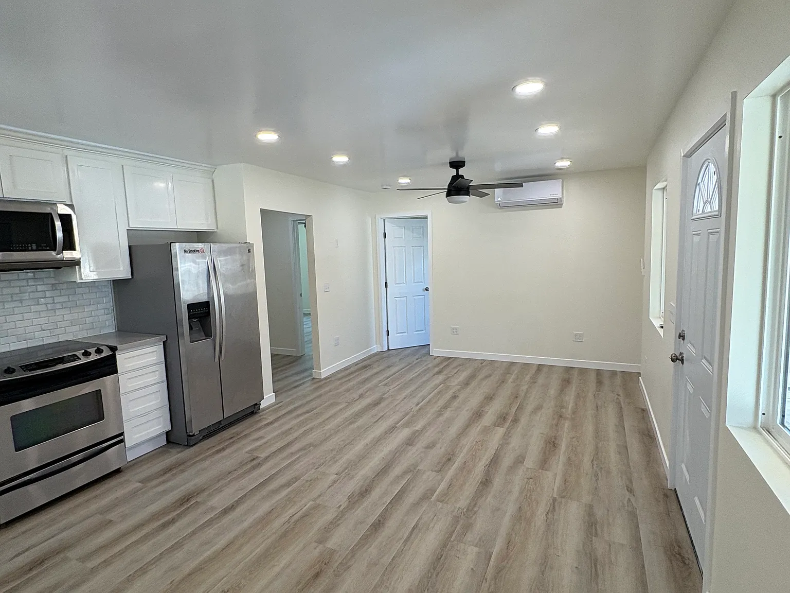 3 bed, 900 sqft, $3,800 — Photo 2