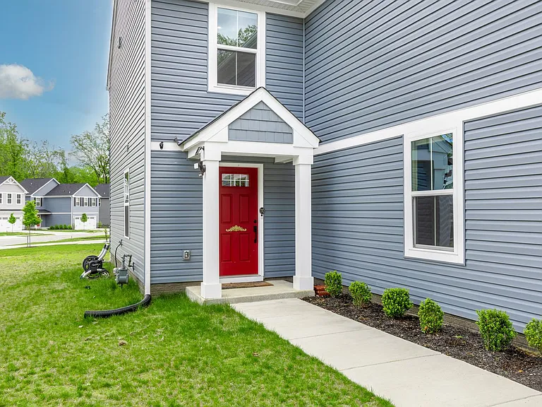 222 Lorraine Dr — Photo 4