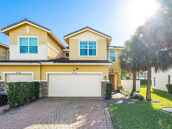 2nd image of 4330 Lago Drive