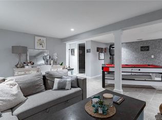2 Henry St, Danbury, CT 06810