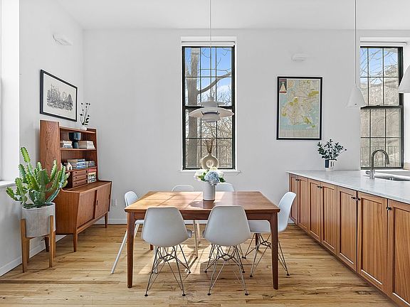 3rd image of 320 Washington Ave APT 2B