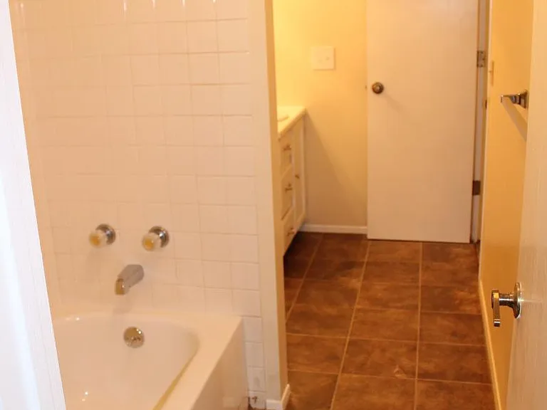 1601 Enfield St — Photo 12