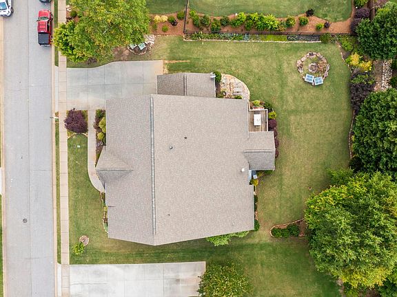 3rd image of 124 Brandau Ln