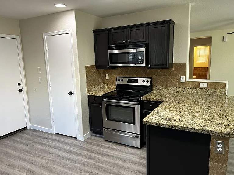 18336 W Hayden Dr — Photo 3