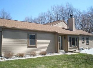 7111 Medallion Dr, Lansing, MI 48917