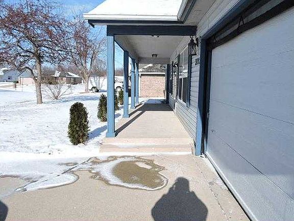 3rd image of 3111 Carlsbad Dr