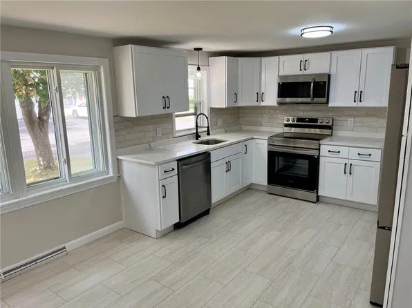 18 Louisiana Ave, Warwick, RI 02888