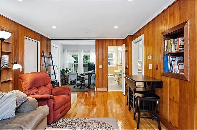 141 Weetamoe Dr — Photo 3