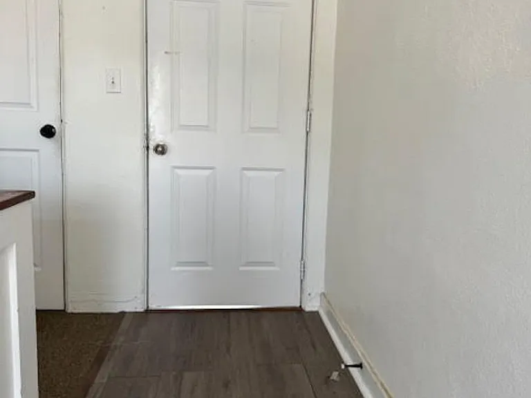 102 N Main Ave — Photo 8