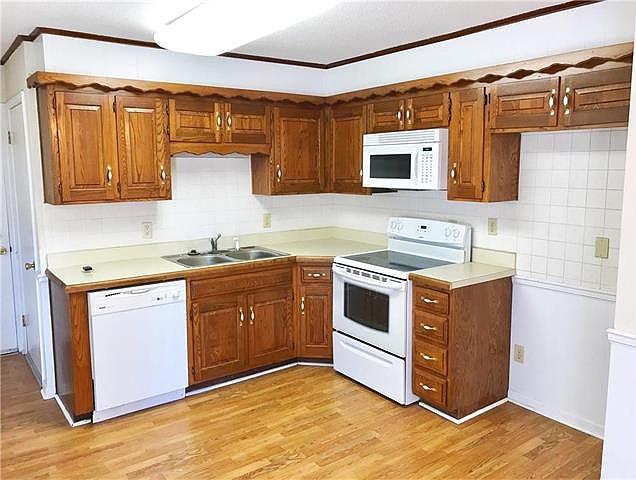1st image of 505 W 89th St