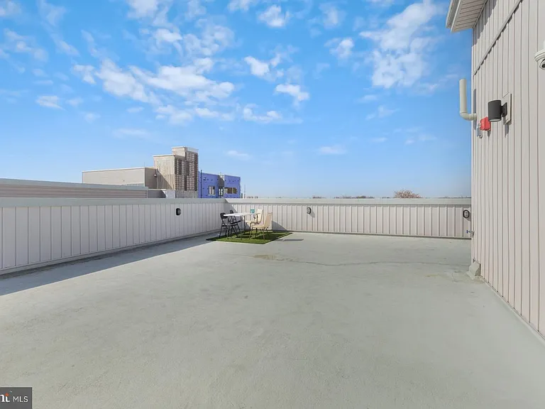 1335 N Marston St #402 — Photo 32