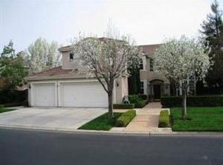 10555 N Pierpont Cir, Fresno, CA