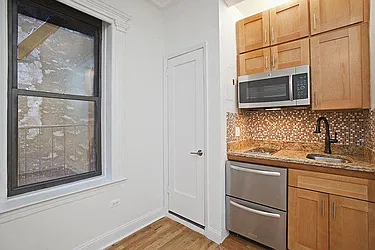 Rented by Barkoff Residential 