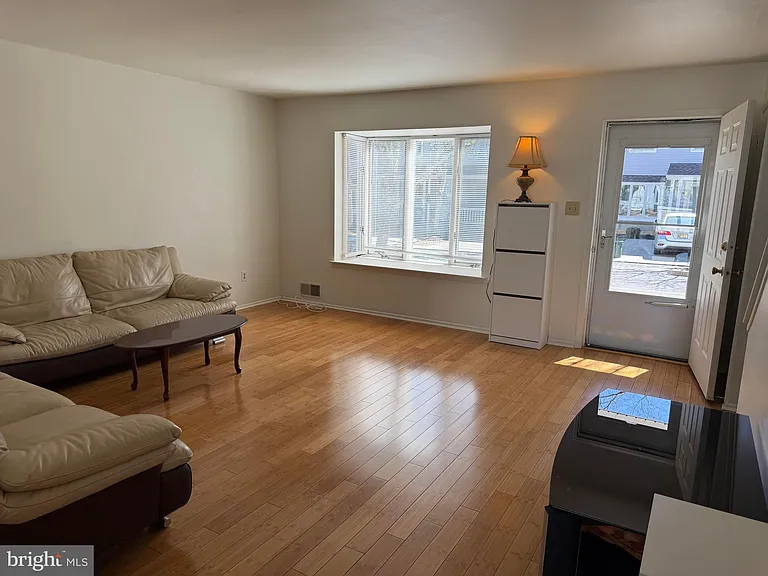 98 William Patterson Ct — Photo 3