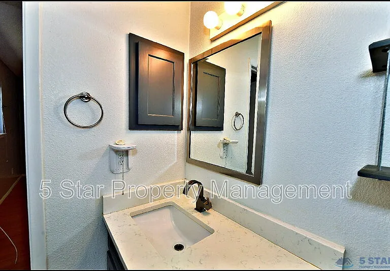 10117 Mercedes St — Photo 29