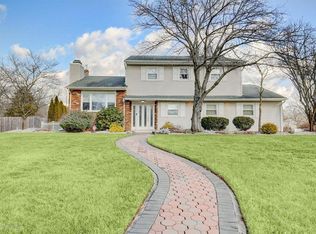 6 Farm Tree Rd, Manalapan, NJ 07726