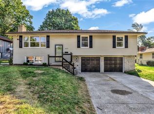 8525 Maple Ave, Raytown, MO 64138