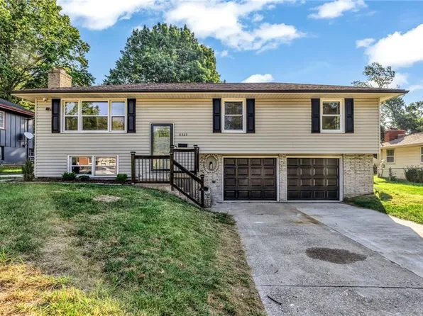 8525 Maple Ave, Raytown, MO 64138