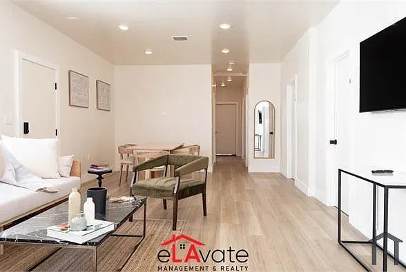 560 N Virgil Ave — Photo 7