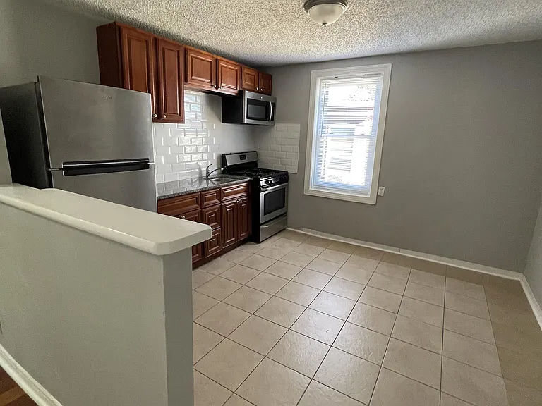 4628 Penn St #3 — Photo 7