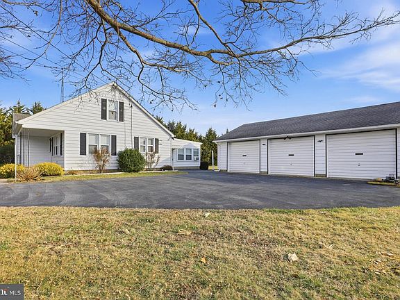 5th image of 16924 Rust Rd