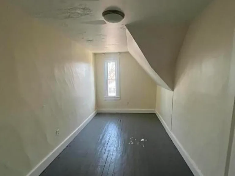 1351 Capouse Ave — Photo 10