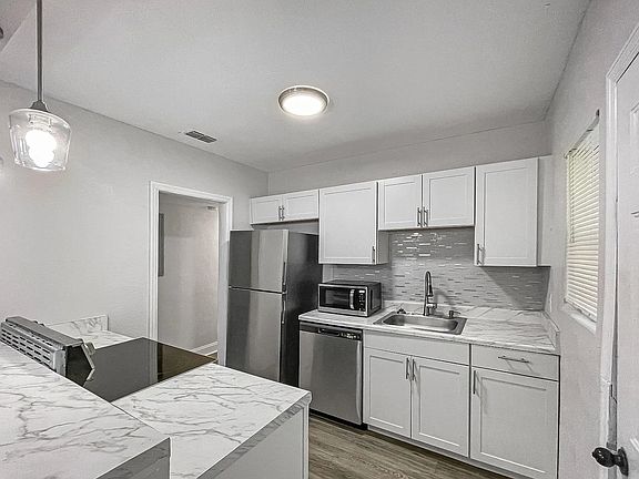 3rd image of 945 Brandywine St #1