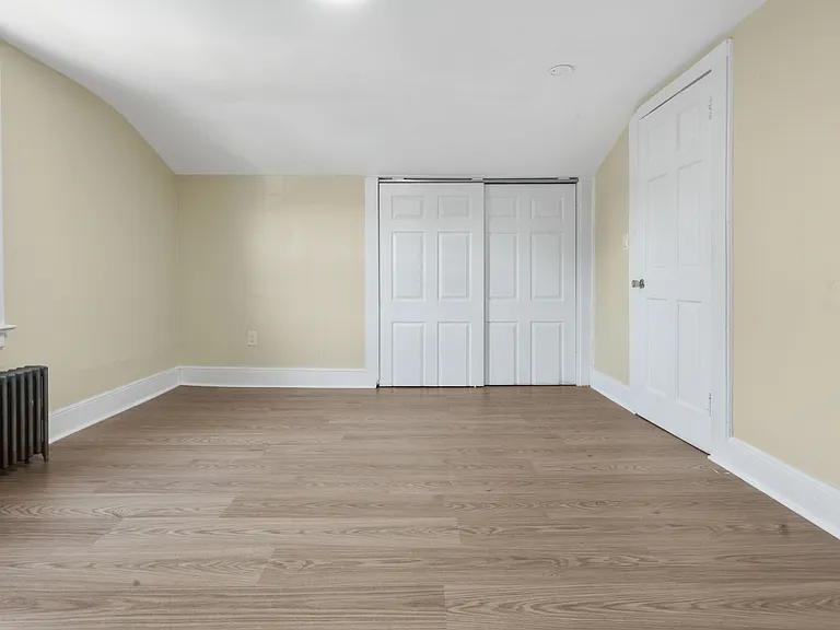 196 Broughton Ave #2 — Photo 7