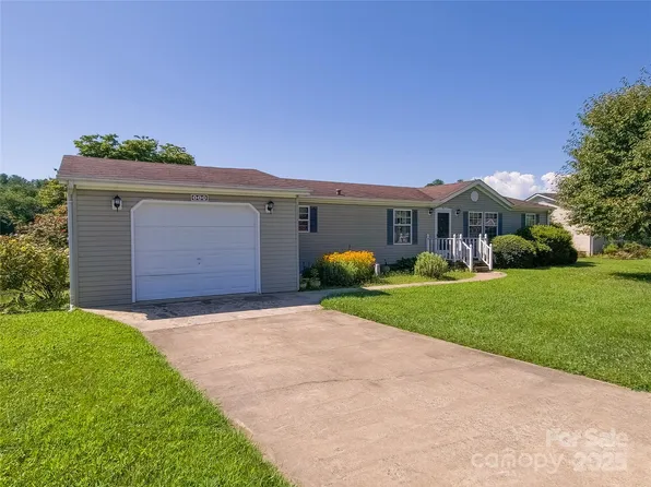 448 Riverwind Dr, Hendersonville, NC 28739