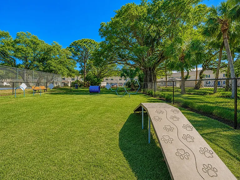 Reserve at Lake Pointe Apartments and Townhomes — Photo 25