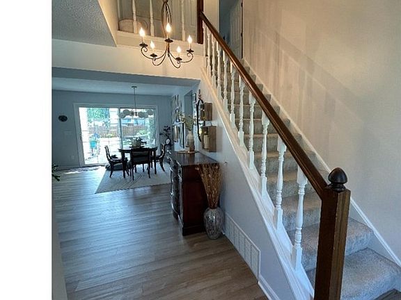 3rd image of 32661 Redwood Blvd