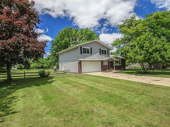 3rd image of 6767 Hickory Hill Dr