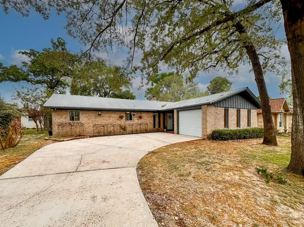 401 Rolling Hills Dr, Conroe, TX 77304