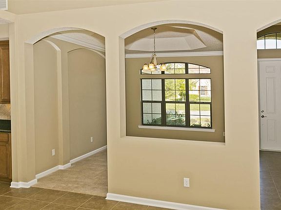 5th image of 2028 Crown Dr