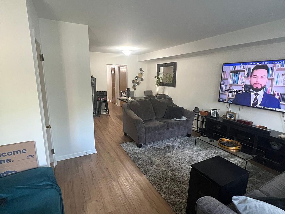 2nd image of 2330 Strahle St